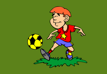 Deček igra nogomet.